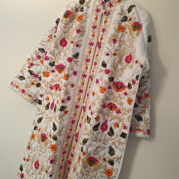 White Embroidered Cape - Picture 5 of 7